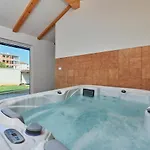 Villa Old Stone With Whirlpool And Sauna Ližnjan