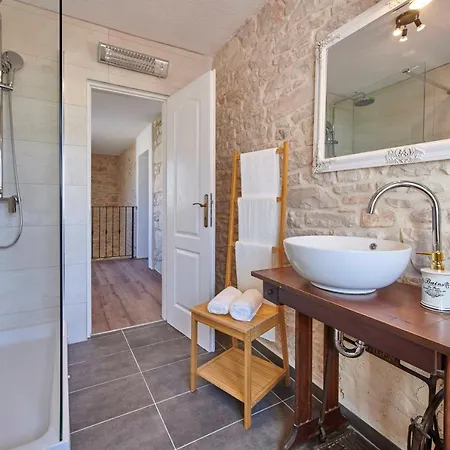 Old Stone With Whirlpool And Sauna Villa