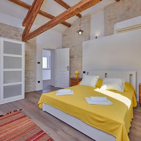 Old Stone With Whirlpool And Sauna Villa