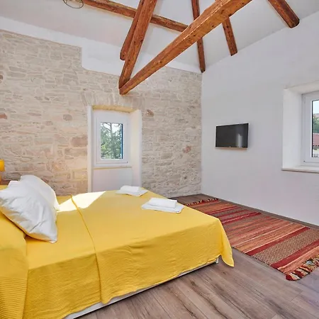 Old Stone With Whirlpool And Sauna *