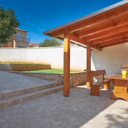 Villa Old Stone With Whirlpool And Sauna Ližnjan