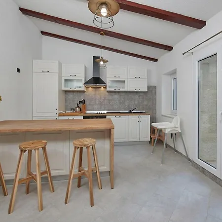 Old Stone With Whirlpool And Sauna Villa *