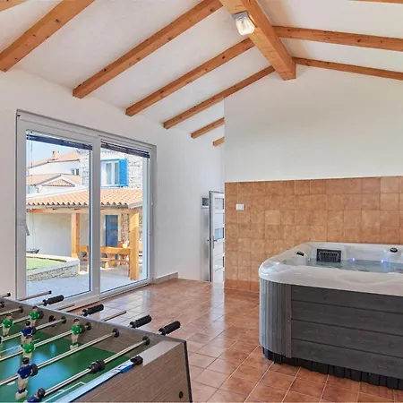 Old Stone With Whirlpool And Sauna Villa *