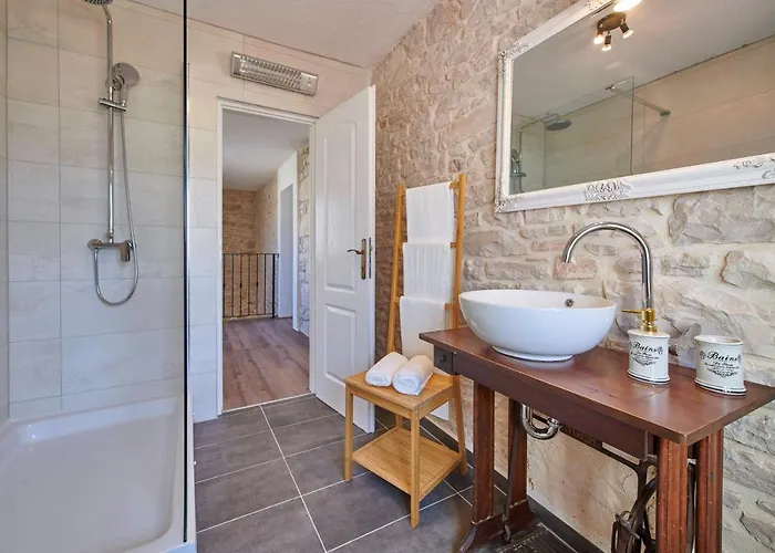 Old Stone With Whirlpool And Sauna Villa
