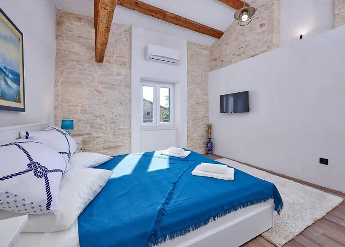 Old Stone With Whirlpool And Sauna *