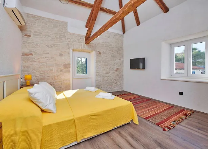 Old Stone With Whirlpool And Sauna *