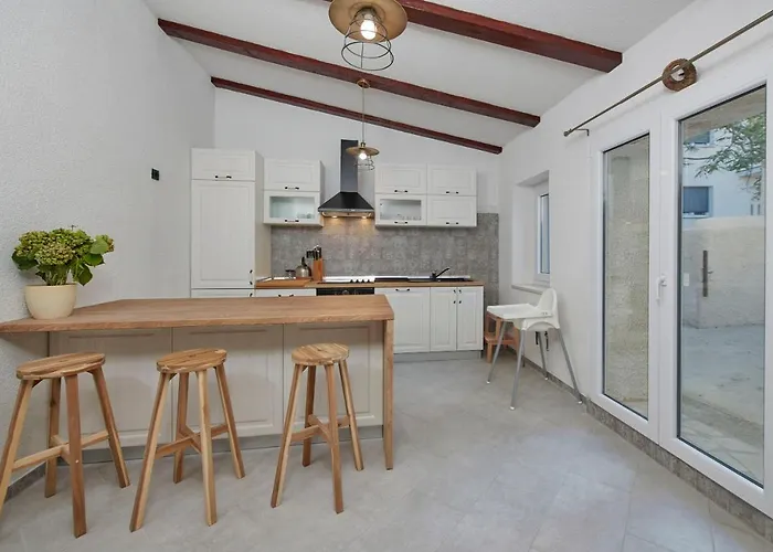 Old Stone With Whirlpool And Sauna Villa *