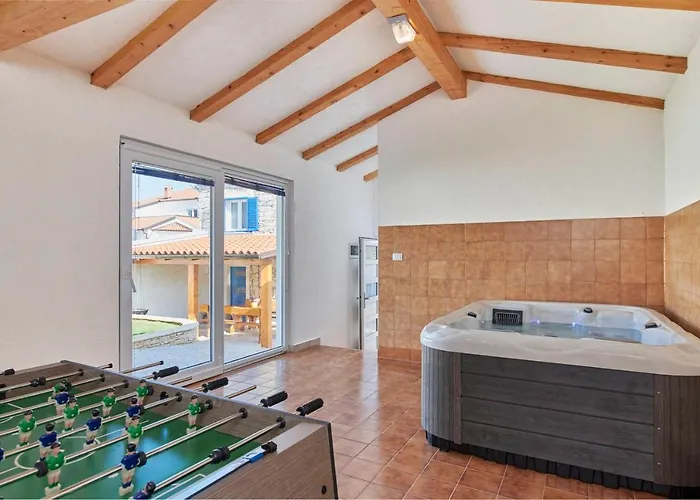 Old Stone With Whirlpool And Sauna Villa *